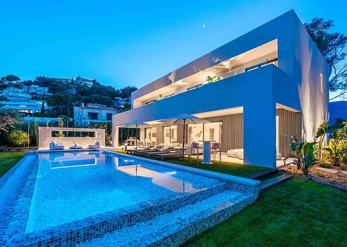 Willa Gotmar Is A Modern *