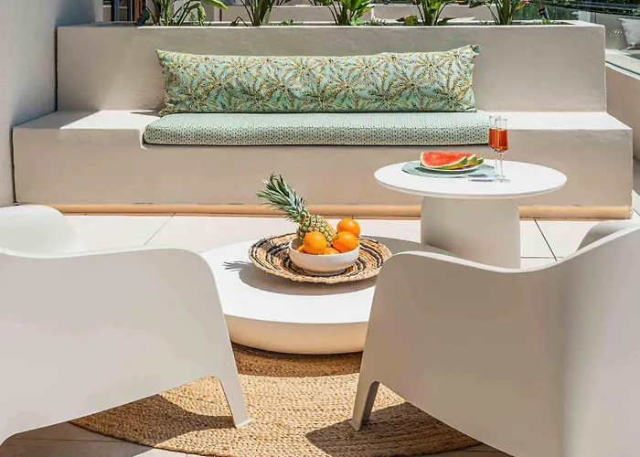 Willa Gotmar Is A Modern *