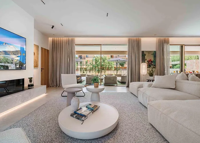 Willa Gotmar Is A Modern